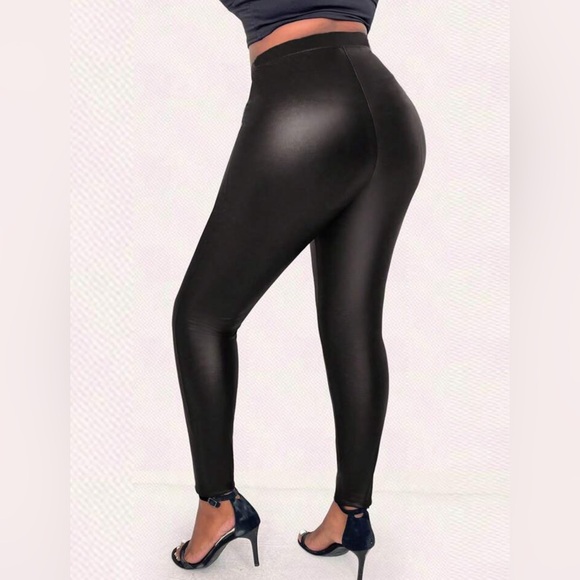 3/15 - Dynamite leather-like leggings - Picture 2 of 4